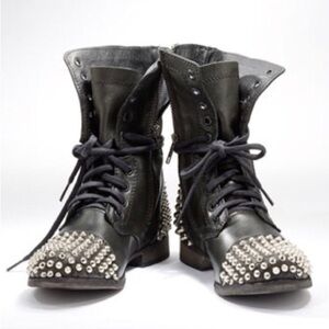 Steve Madden Tarnney boots